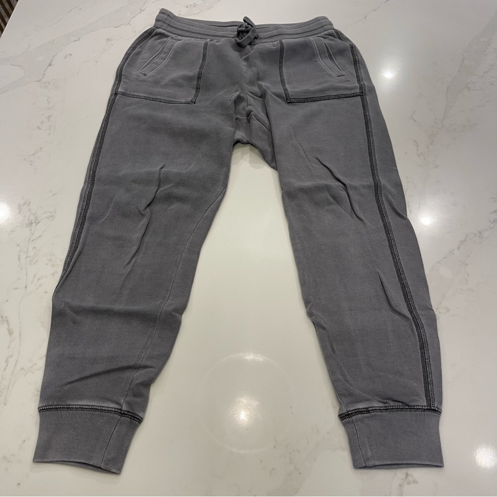 NWOT Old Navy Women's Gray Joggers w Pockets